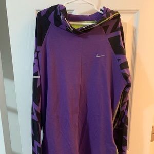 Women’s Nike top